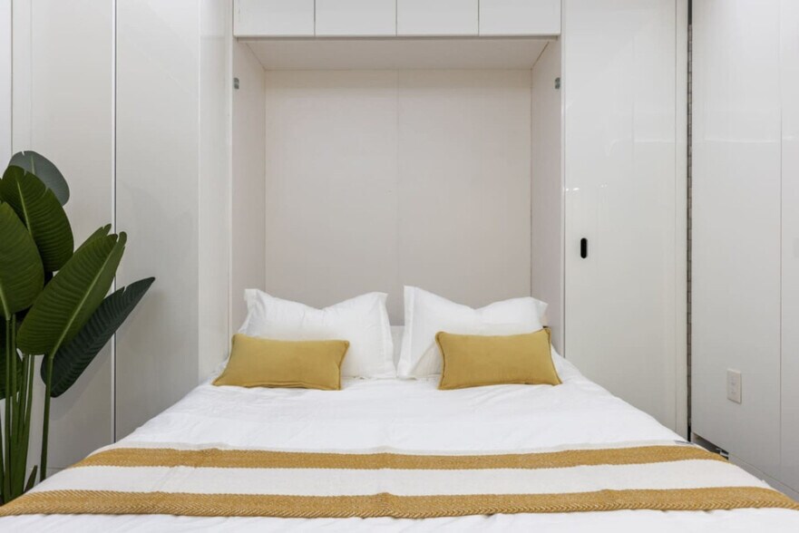 Building Photo - 12607 Larchmere Blvd