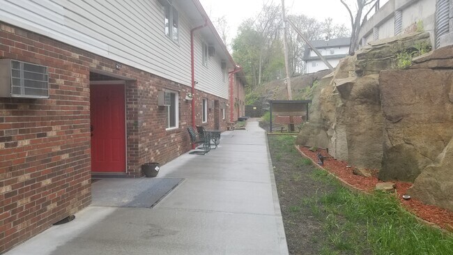 Primary Photo - Green Valley Apartments