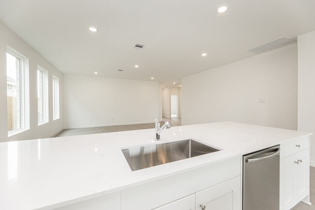 Building Photo - 31726 Wild Mdw Dr