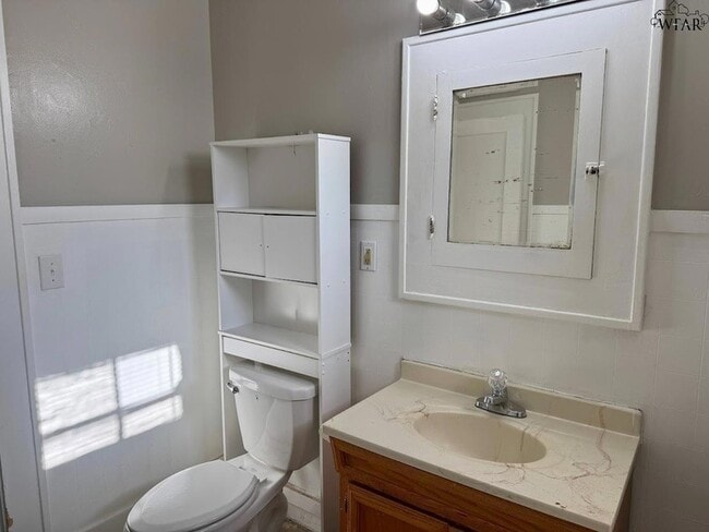 Building Photo - 1916 7th St