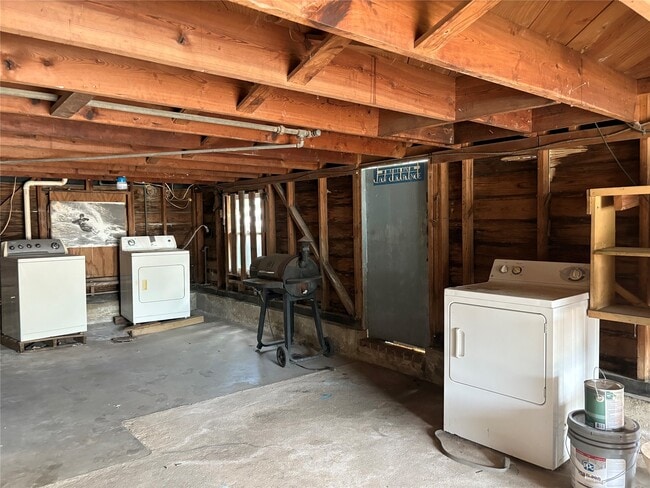 Building Photo - 2011 33rd St