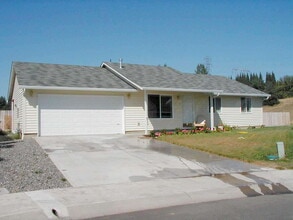 Building Photo - 7415 NE 64th Cir