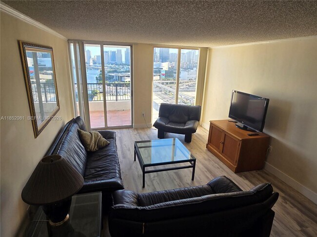 Building Photo - 555 NE 15th St