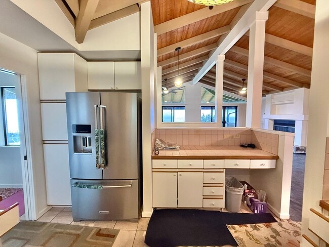 Building Photo - Beautiful 3 Bedroom / 2.5 Bathroom Home in Wailuku Heights!