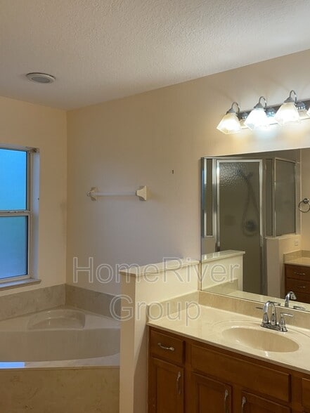 Building Photo - 7825 SW 139th Pl