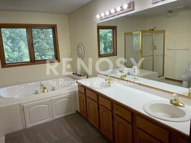 Building Photo - 4800 Sq. Ft. 5 Bedroom 4.5 Bath Home in Woodbury