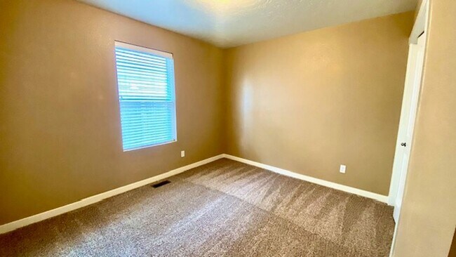 Building Photo - 3 Bed (+ bonus room) 2 Bath Home in Meridi...