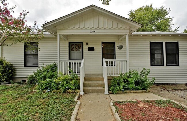 Primary Photo - 5504 Joe Sayers Ave