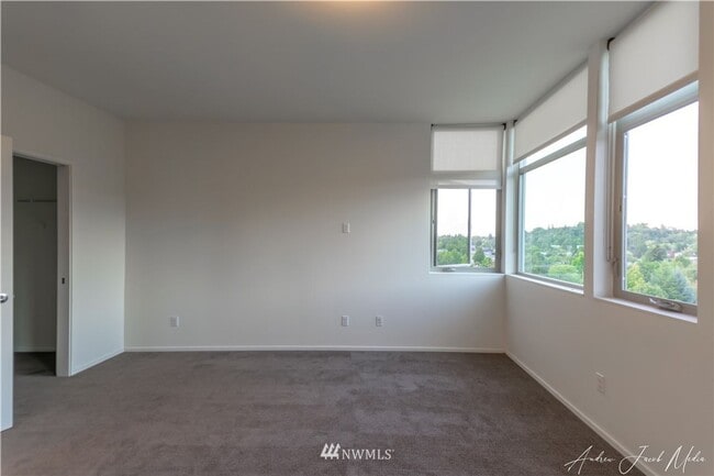Building Photo - 3Bd/2.5Ba Seattle Townhome