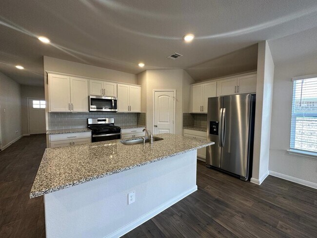 Building Photo - 113 Briggs Ln