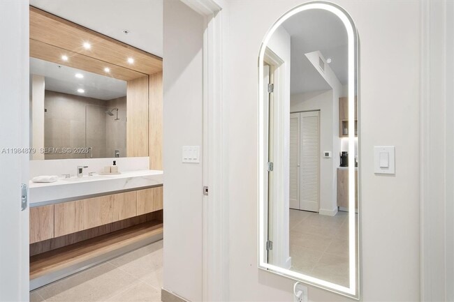 Building Photo - 11 NE 6th St