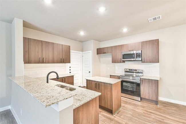 Building Photo - Modern 3-Bedroom Duplex with Granite Counters, Private Yard, and Prime Location