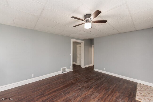 Building Photo - 1226 W Erie Ave