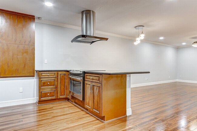 Building Photo - 7600 Burgoyne Rd