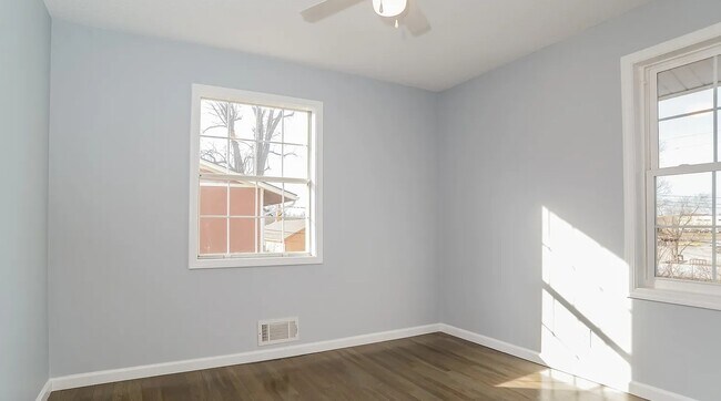 Building Photo - 14804 Bellaire Ave