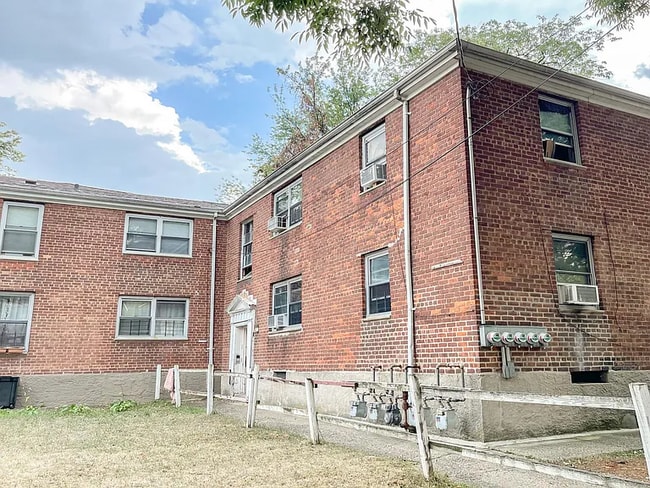 Building Photo - 160-28 75th Rd