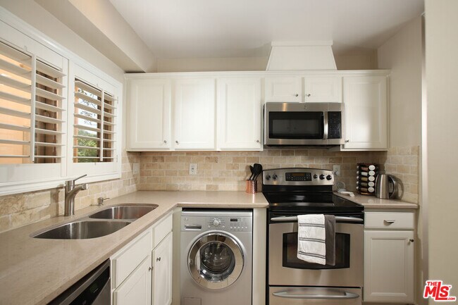 Building Photo - 1000 S Westgate Ave