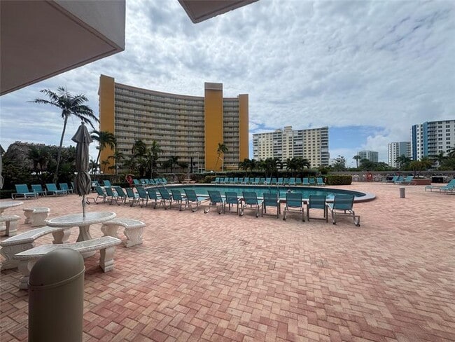 Building Photo - 405 N Ocean Blvd