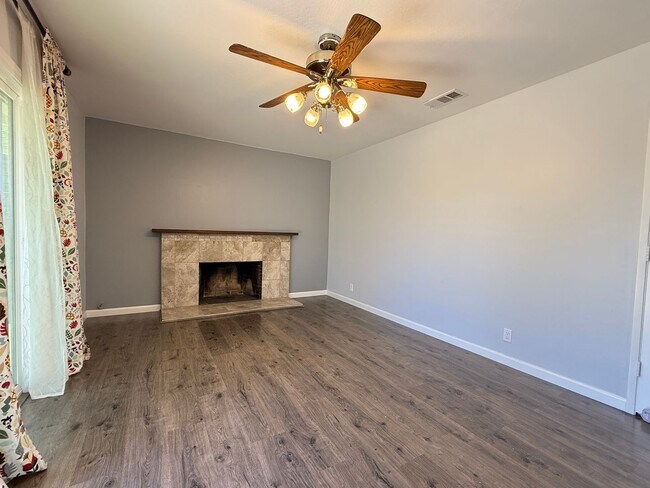 Building Photo - Updated Single Story Home located in Desirable Glenmoor Neighborhood of Fremont