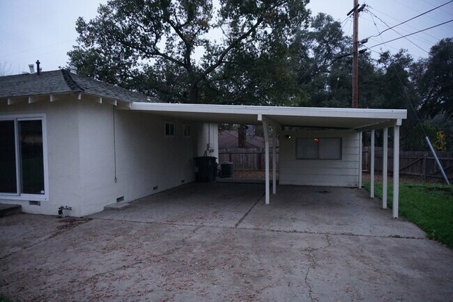 Building Photo - Beautifully remodeled halfplex in desirable Granite Bay!