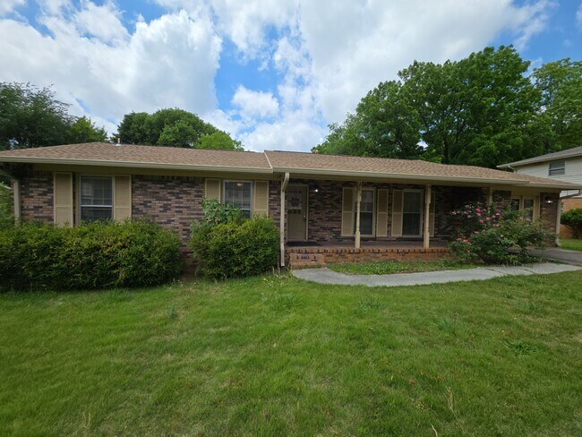 Building Photo - 2613 Skyline Dr NW