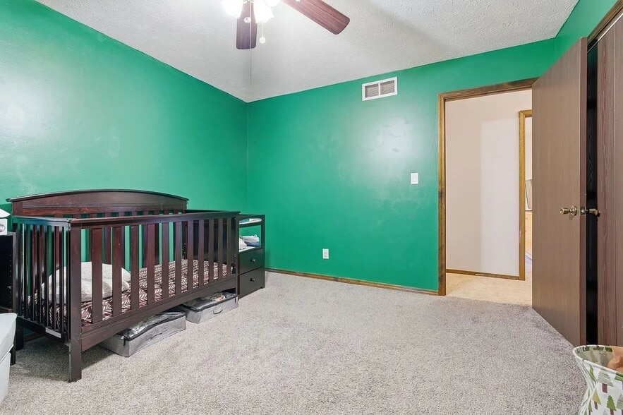 Building Photo - 705 Eastview Dr