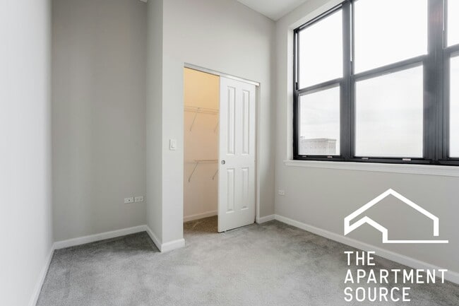 Building Photo - 1464 S Michigan Ave