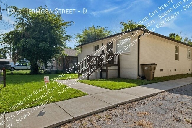 Building Photo - 1905 Hermosa St