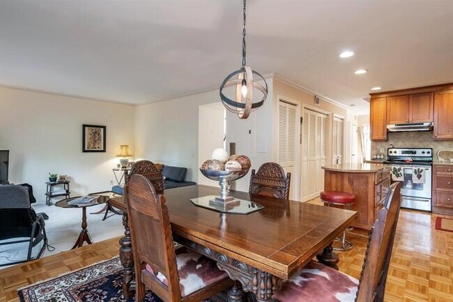 Building Photo - 1105 Clairemont Ave