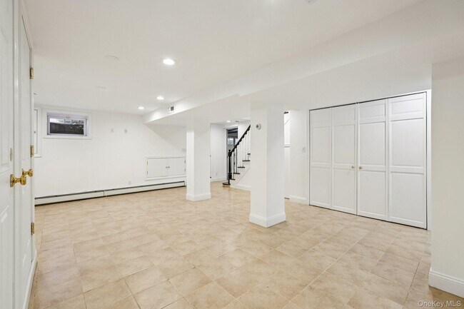 Building Photo - 71 Tamarack Rd