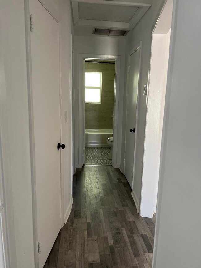 Building Photo - 515 N 7th St