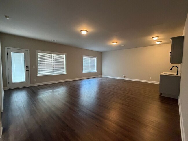 Building Photo - 3500 Hilltop Trl