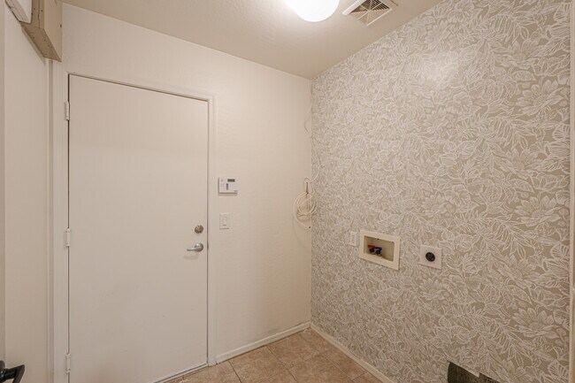 Building Photo - 43749 W Magnolia Rd