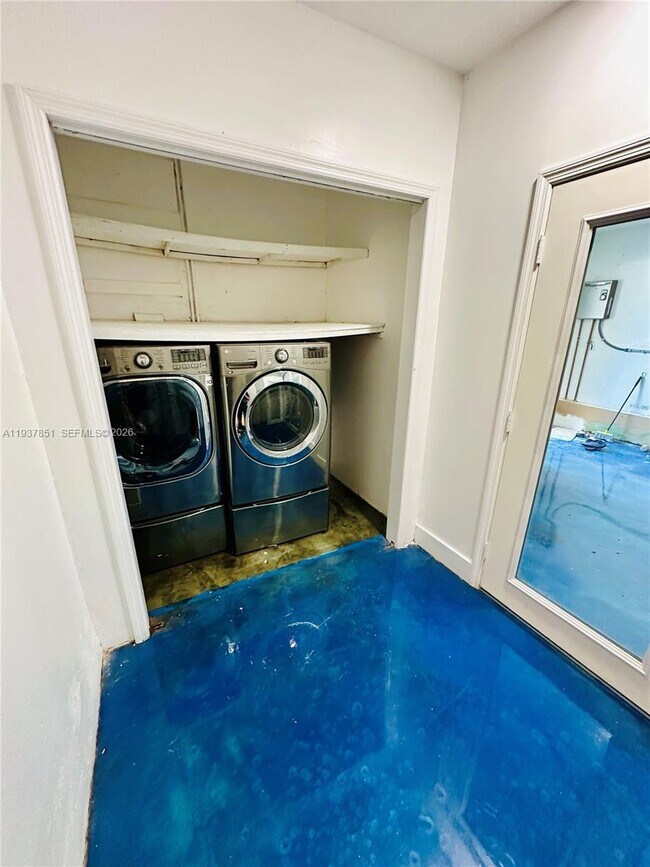 Building Photo - 8160 W 18th Ct