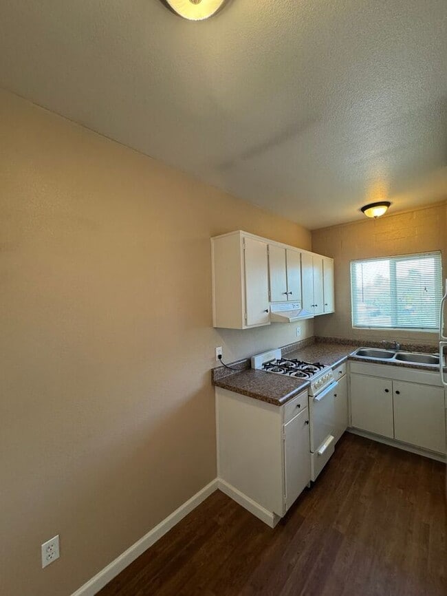 Building Photo - 4302 E Bellevue St