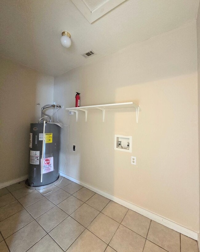 Building Photo - Charming 3-Bed, 2-Bath Country Home in Kem...
