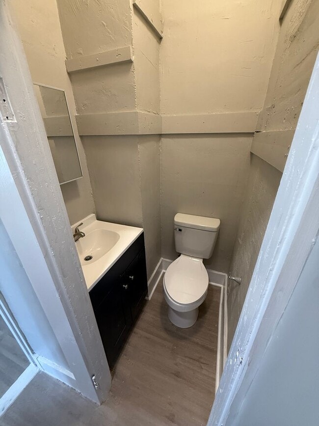Building Photo - 2 Bed 2 bath remodeled home