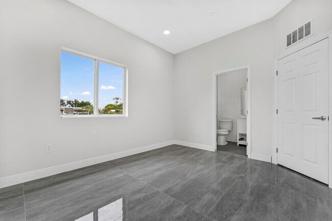 Building Photo - 5250 SW 18th St