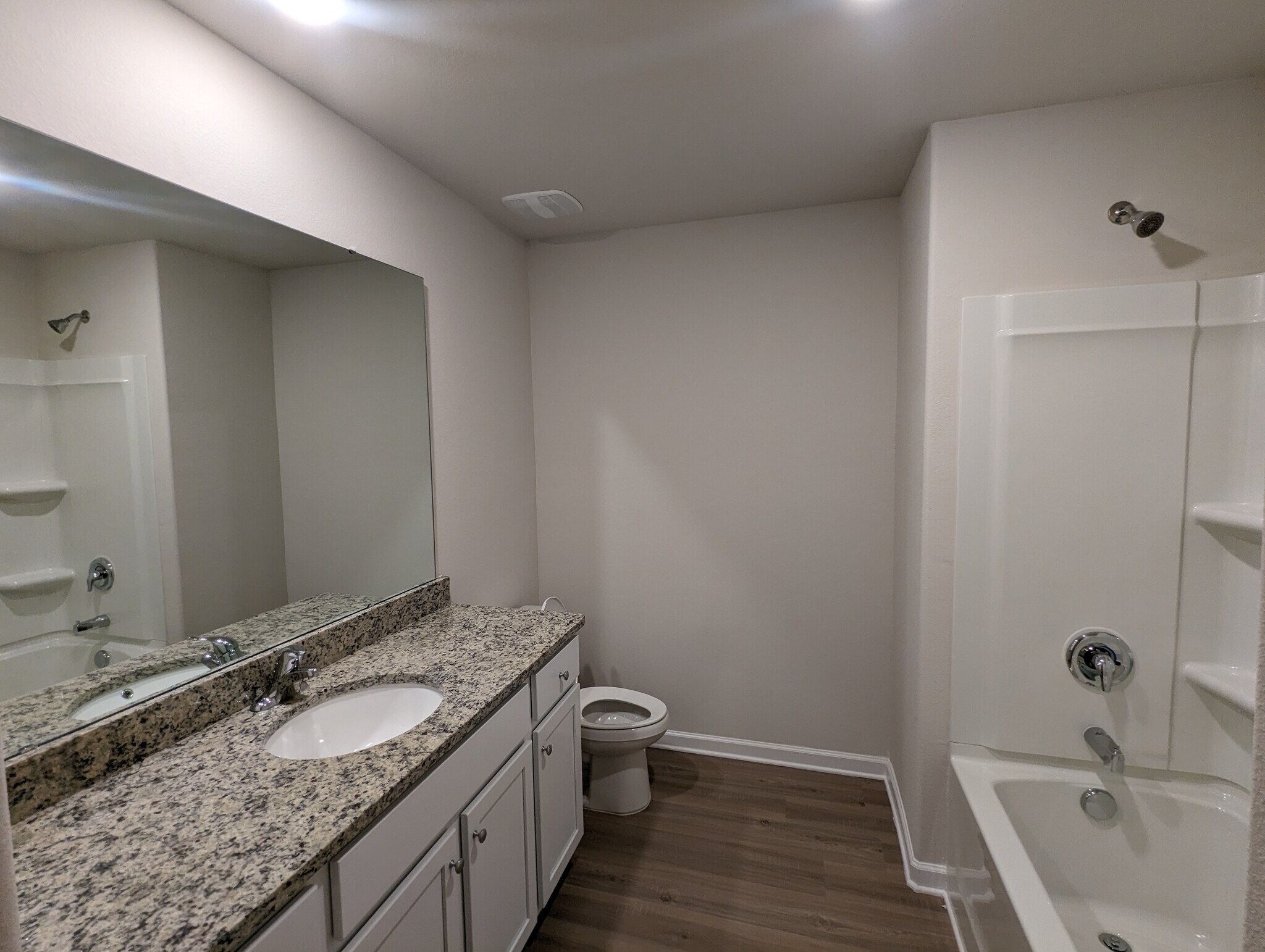 Building Photo - Room in House on Nia Rd