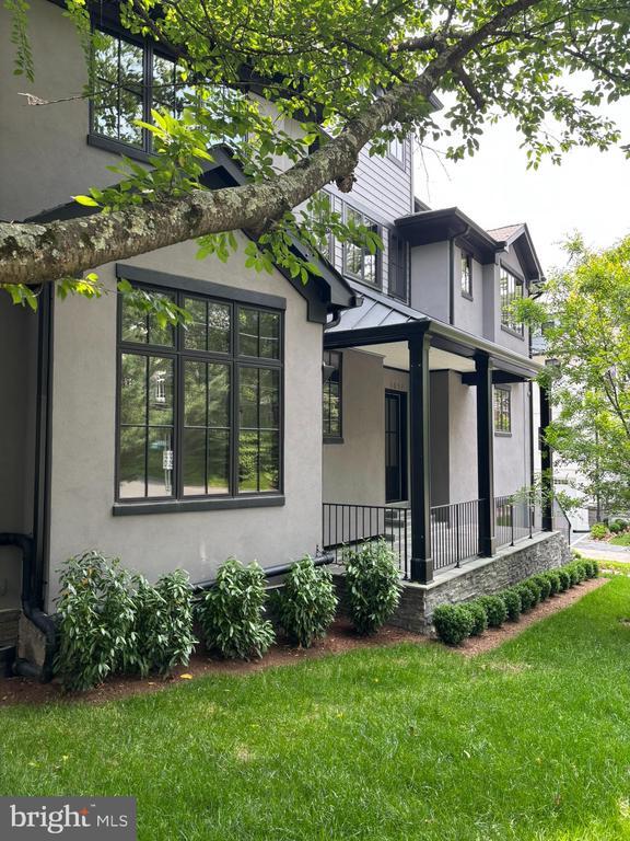 Building Photo - 5017 Eskridge Terrace NW