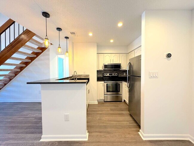 Building Photo - Stunning Top-Floor Penthouse Condo – Loaded with Luxury Upgrades!