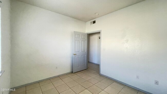 Building Photo - 2717 Idalia Ave