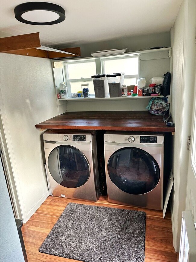 Building Photo - Downtown Loveland Home with Garage and Spa...