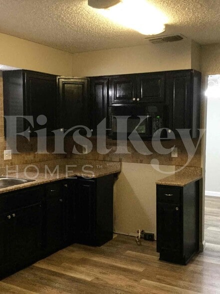 Building Photo - 3900 Brookgate Ct