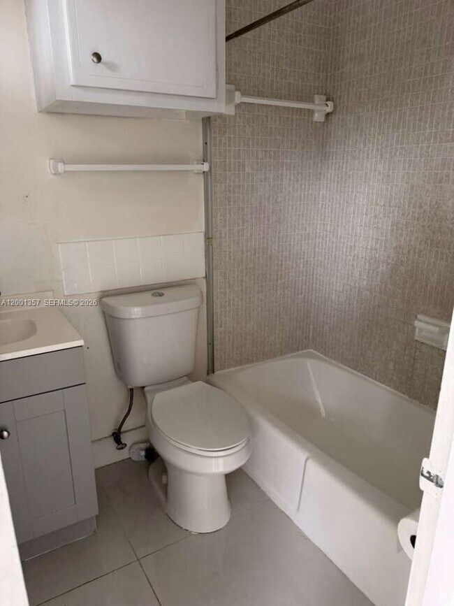 Building Photo - 2430 NE 135th St