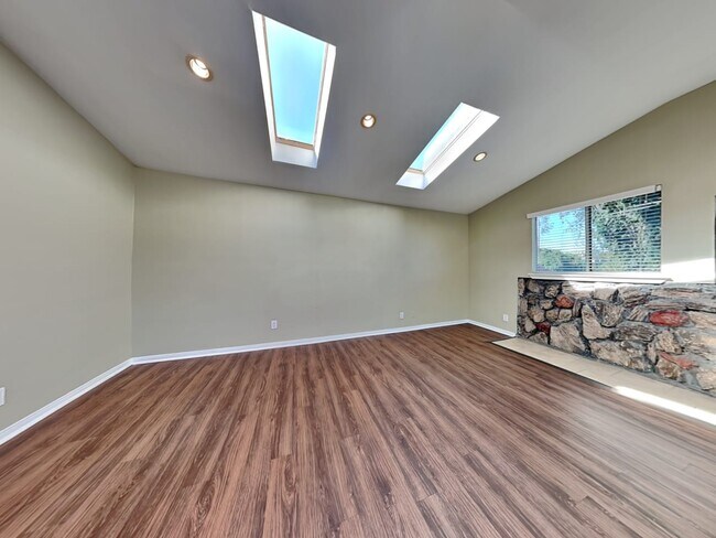 Building Photo - 10757 Valley View Ave