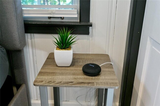 Building Photo - 6680 Williamson Dr NE