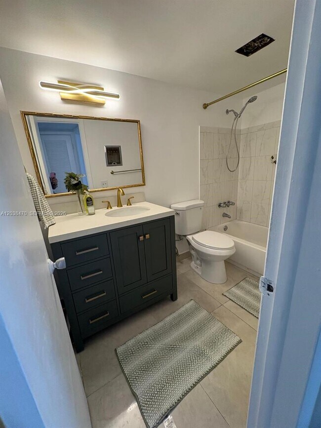 Building Photo - 541 Blue Heron Dr