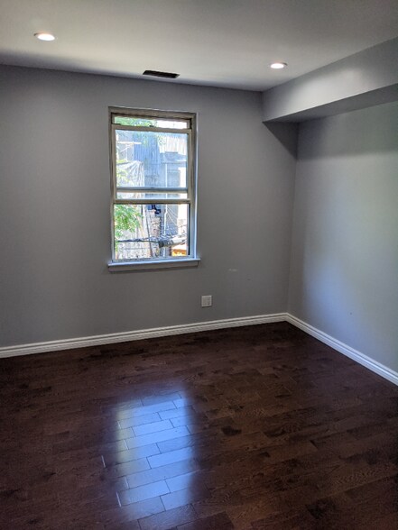 Building Photo - 613 Kosciuszko St
