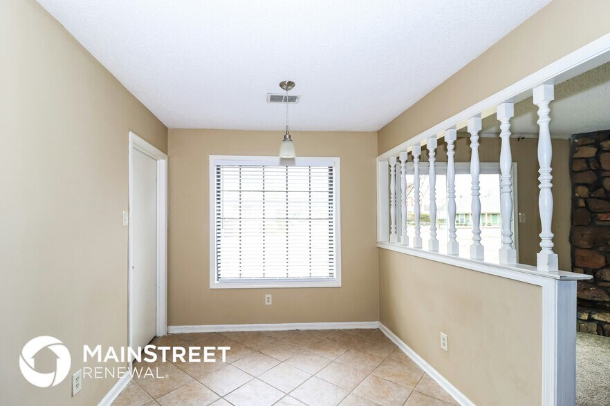 Building Photo - 3902 Clover Hill Dr